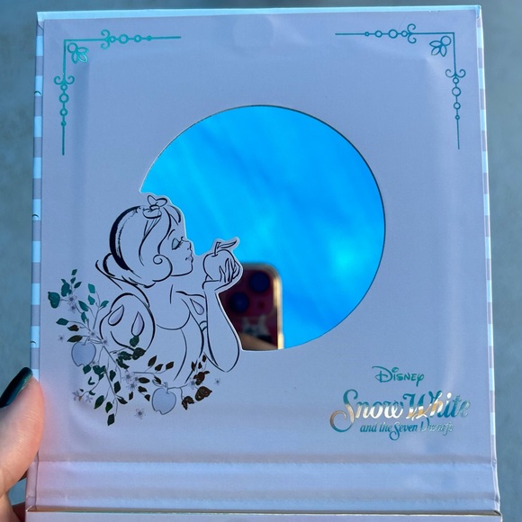 Disney Snow White Princess eyeshadow palette NEW - Picture 3 of 5